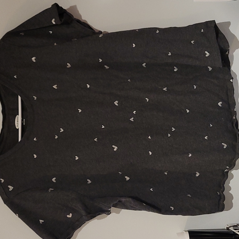 Charcoal with hearts tee.